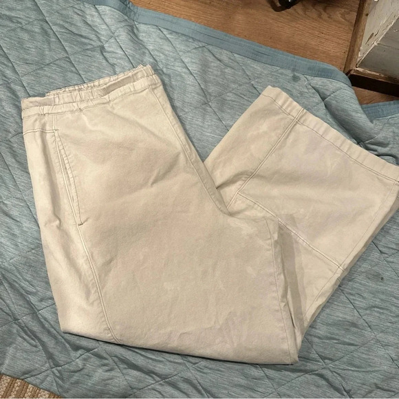 PILCRO BY ANTHROPOLOGY XL
WOMENS WIDE LEG PANTS
IVORY ANS CAMOPRINT COLOR - Picture 1 of 12